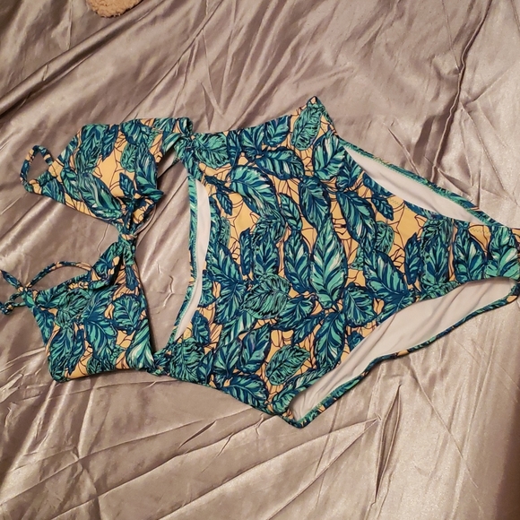 One piece swimsuit - Picture 1 of 4